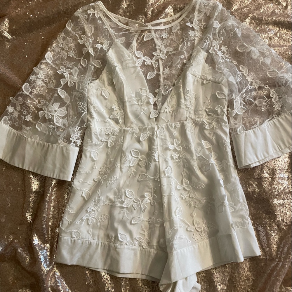 White dimple floral design